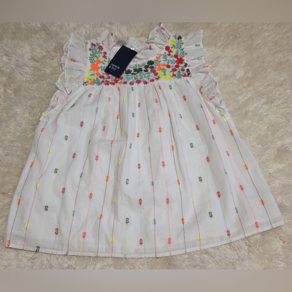 Crown & Ivy White w/ multicolored embroidered floral flutter sleeve top Sz M NWT - Picture 1 of 7